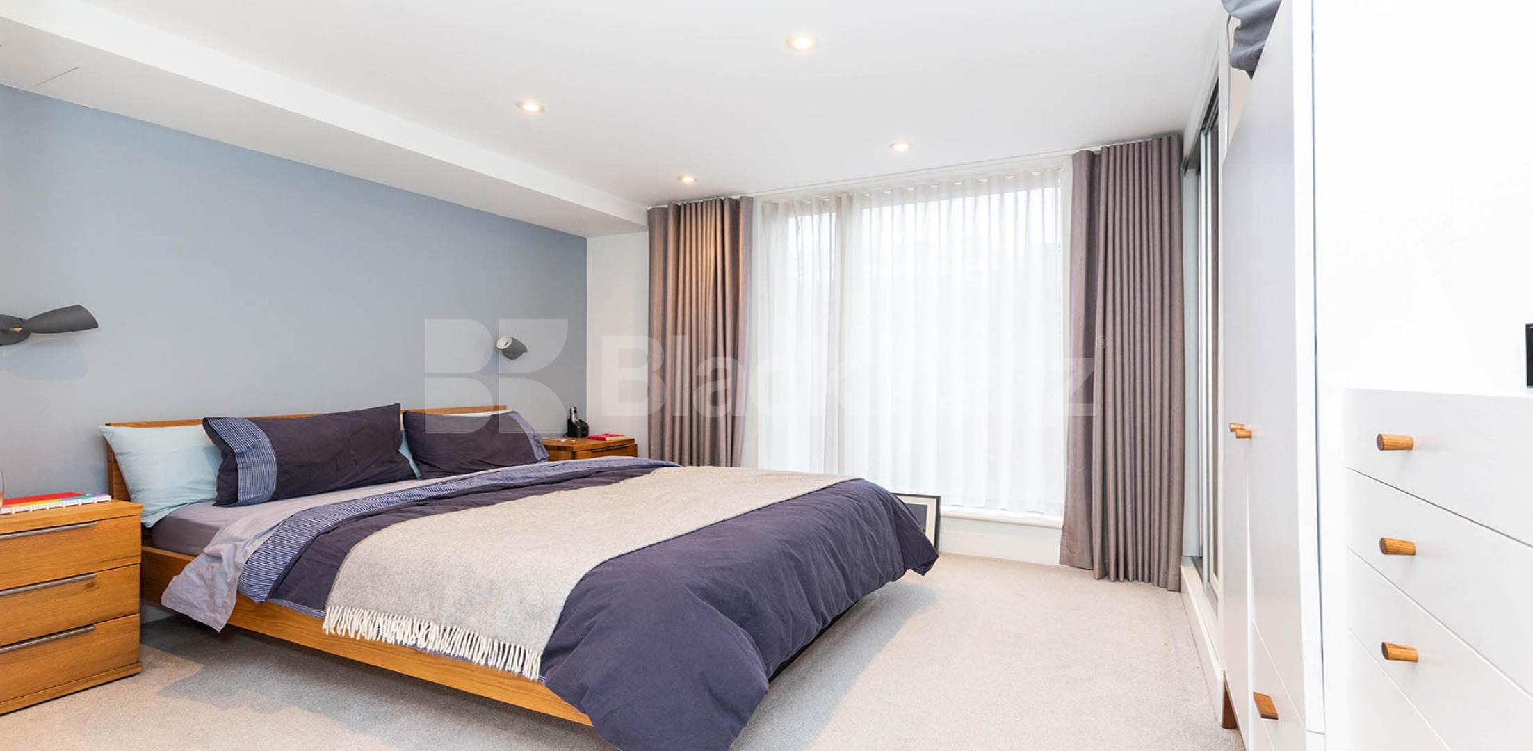 Luxury 2 bed two bath with balcony in a private modern development in Camden.  Cliff Villas, Camden 